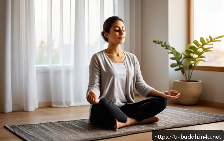 불교에서의 마음 훈련 - A serene indoor scene depicting a Turkish adult woman practicing mindfulness meditation in a cozy li...